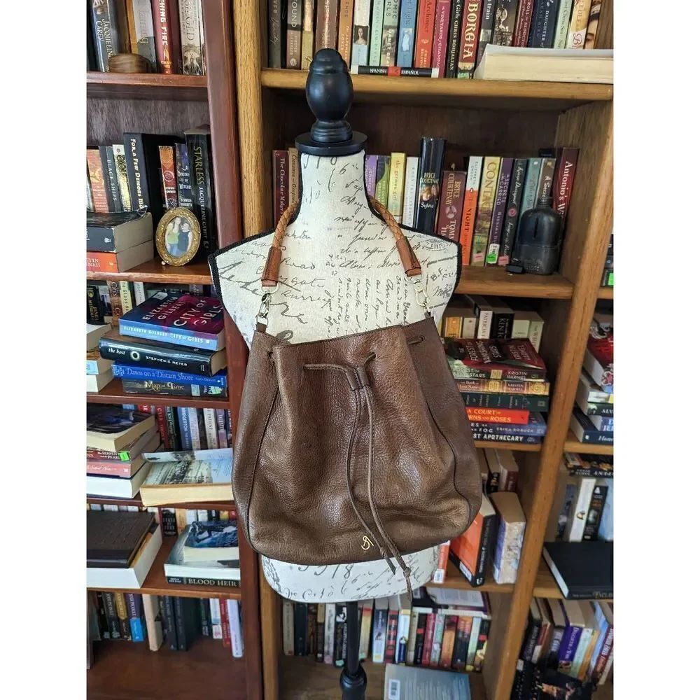 SA santamaro le marche leather bucket bag and attached wallet euc